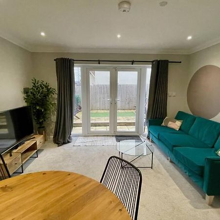 Stylish Modern Two Bedroom Apartment With Garden Cardiff Kültér fotó