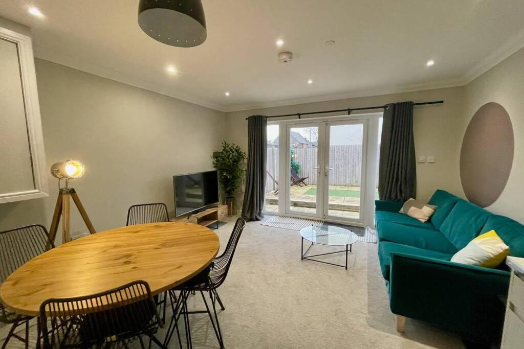 Stylish Modern Two Bedroom Apartment With Garden Cardiff Kültér fotó