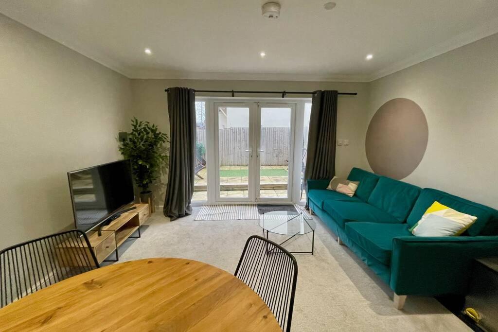 Stylish Modern Two Bedroom Apartment With Garden Cardiff Kültér fotó