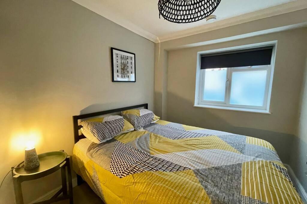 Stylish Modern Two Bedroom Apartment With Garden Cardiff Kültér fotó